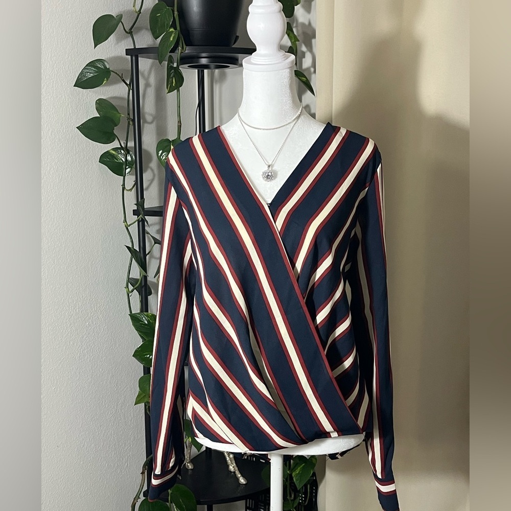 Gilli Women’s Deep Cut Blouse